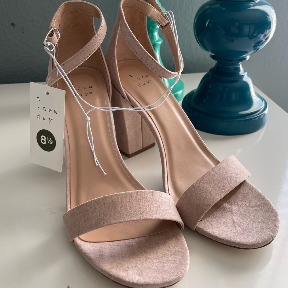 A new day Ema platform sandal heels 8.5